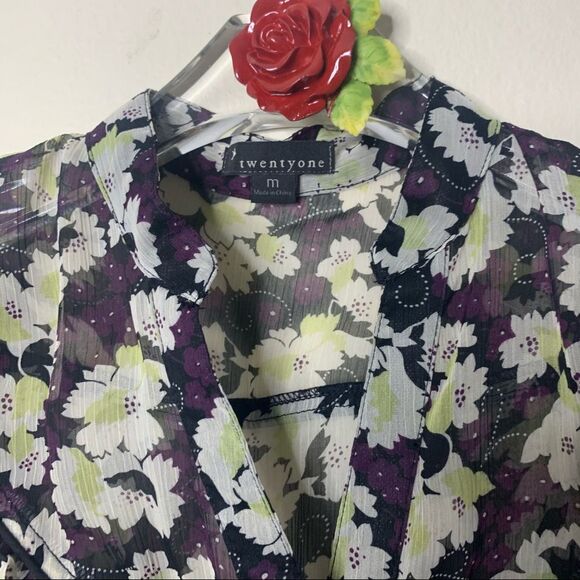 TWENTY ONE Sheer Ruffled Purple Floral Button-up Blouse Medium - Picture 3 of 7